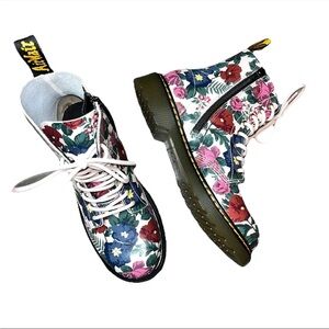 Dr. Martens Beige Floral Combat Style Full Lace Up Boot Ladies 6 NWOB Zip